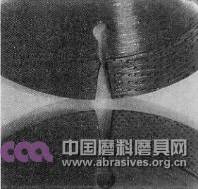 兩種不同間距的有序排布鋸片