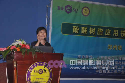 涂附磨具行業(yè)專家張繼紅針對(duì)“砂布生產(chǎn)中常見問題及解決辦法”做了詳細(xì)的解釋與闡述