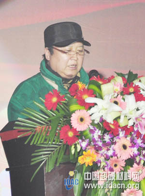 華晶：春風駿馬開新紀 大業宏圖揚神威