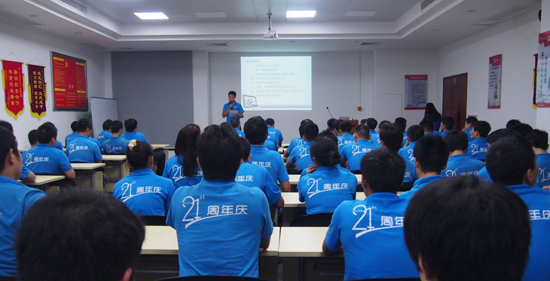 創匯舉行2015年研修班典禮