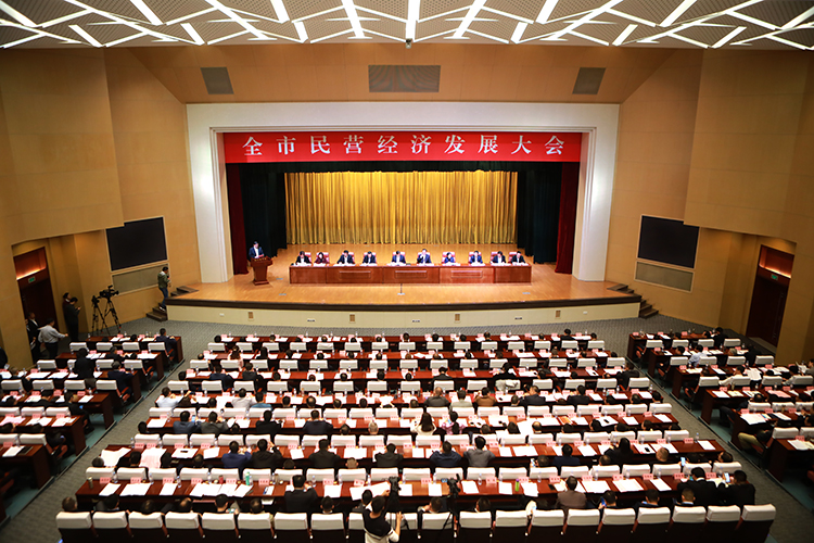圣泉集團榮獲濟南市“突出貢獻十佳民營企業(yè)”稱號