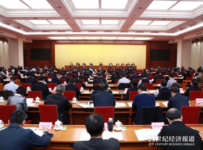 八大任務解讀！工信部：明年壓縮粗鋼產量 提高新能源汽車產業集中度